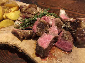 予約困難！リ・カーリカ2号店でいただく幻の黒豚のビステッカ