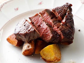 『下北沢熟成室』で熟成肉をリーズナブルに楽しむ！ 自然派ワインと熟成料理が超おいしい大人のビストロ