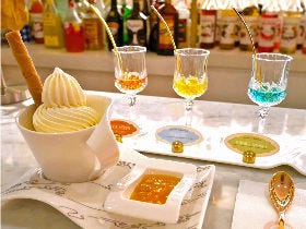 極上ソフトクリームにお酒の宝石リキュールをかけるデザートが話題！ 青山「お酒とアイスクリーム」の新店