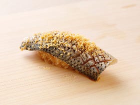 これぞ江戸前寿司の真髄！ 鮨屋ラッシュの港区でも随一の人気を誇る予約必須の鮨店『鮓 村瀬』