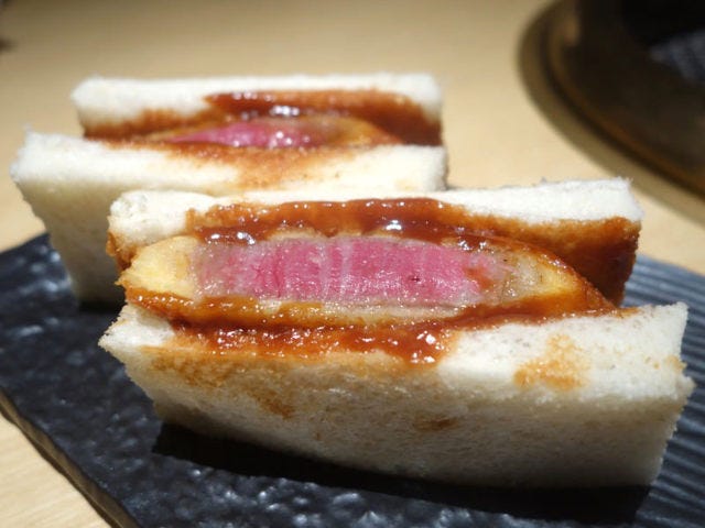 赤坂の焼肉の隠れ家でシメに食べたいのは、シャトーブリアンを使った牛カツサンド！