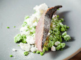 名フレンチ『カンテサンス』の元支配人が仲間と開いたフレンチレストラン『クローニー』【西麻布】