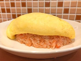 ぷるっぷるの絶品「メンオム」に大行列！ オムはオムレツ、メンは誰もが好きな○○○