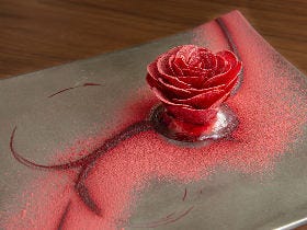 六本木フレンチ『ル スプートニク』の繊細な料理に心躍る！バラに見立てた「意外な食材」は感動のおいしさ