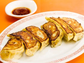 1日2,000個も餃子が売れる超人気店！ センベロの街・北千住でシメるなら、激安な町中華『りんりん』