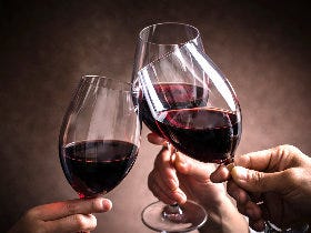 ワインの疑問に回答！ 乾杯でグラスをあてるのはNG？ グラス回しは反時計回り？ ワイン3つの約束事