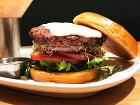 肉がウマすぎる本格バーガー！激戦区六本木で注目の店まとめ3選