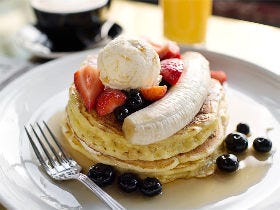 ふわふわ「リコッタパンケーキ」が絶品！故ハリウッド俳優の想いを繋ぐ『ファイブ・リーブス』が大人気