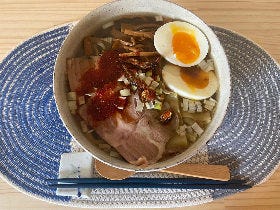 自作キットが届くから準備要らず！大将と話しながらあの味を再現できる『ラーメン凪』のオンライン料理教室