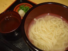 つるっ、ふわっ、もちっの3拍子！　宮崎名物・釜揚げうどんを都内で楽しめる『はつとみ』