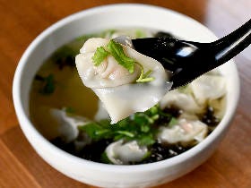 ツルンっとした食感がたまらない！「包む」美学で魅せる本格ワンタン専門店が誕生