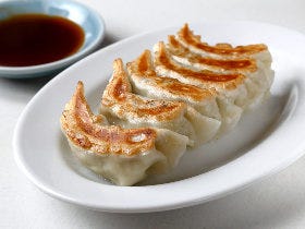 「ちょい飲み」も「超食べ」も楽しい！ 渋谷センター街『兆楽』は餃子6個200円のスゴ中華