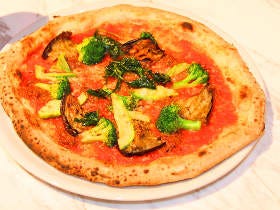 日本初上陸のカスタムメイドピッツァ体験が楽しすぎ！新宿の窯焼きピッツァがクセになる旨さ