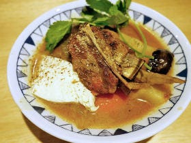 「スペアリブとん汁」がウマすぎると話題！ 具材たっぷり豚汁専門店『ごちそうとん汁』が代々木に誕生