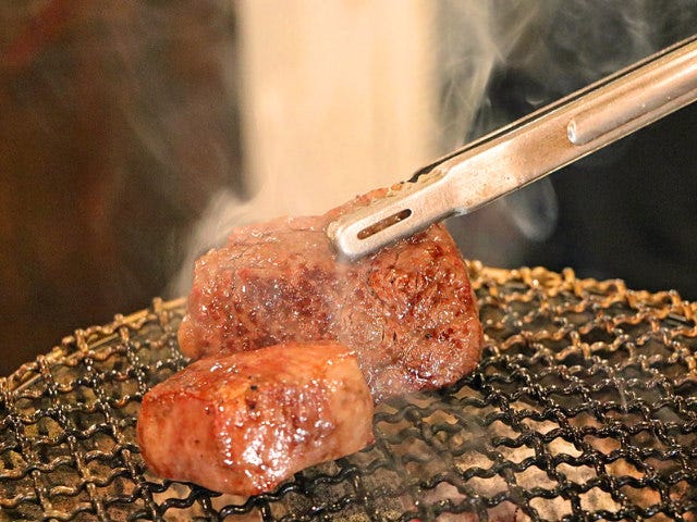 【新大久保】1日4組限定の「紹介制焼肉店」がここ！ とろける「赤身肉」が最高にウマい