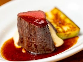 ジビエ「エゾ鹿のロースト」の旨さに感嘆！西麻布のビストロ『ル ブトン』