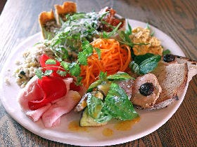 ビストロ料理と自然派ワインを気軽に楽しむ！ 代々木上原の一軒家ビストロ『サンカントサンク』