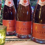 お花見シーズン限定！　新宿の本格ローマ料理店でいただく桜色したロゼシャンパーニュ