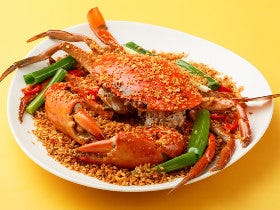 「幻のカニ」をガーリックエキスで食べる本場の味がたまらない！ 香港の老舗「海鮮料理店」が初上陸