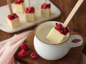 ミルクに溶かすだけで魅惑のホットドリンクに変身！簡単かわいい「ホットチョコレートスティック」の作り方