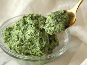 ニンニクとパセリをバターに混ぜるだけ！香り豊かな万能調味料「エスカルゴバター」のレシピ【作り置き可】