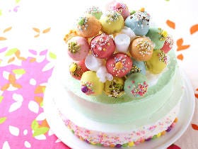 超ド派手なケーキが自分で作れる!? 市販のお菓子で作る「クリスマスケーキ」レシピ