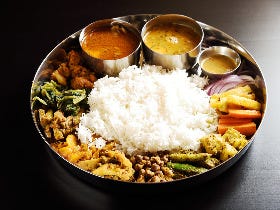 日本初の「国産水牛」料理が味わえる！ 超本格派のネパール料理専門店『月と太陽』【大阪・中津】