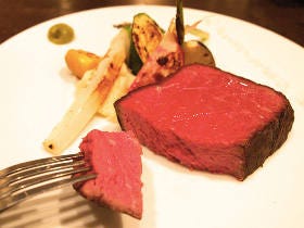  土日20食限定！　肉の旨みを最大限に味わう、厚切り熟成肉ローストビーフランチがうますぎる