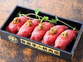 「肉寿司」や「サーモン丼」が500円!? 全国各地の美味が集まる「地元めしフェス」が日比谷公園で開催