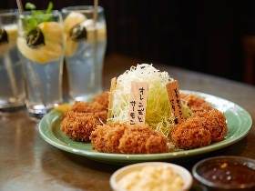 「進化系メンチカツ」が25種類！サクッと絶品「クラフトメンチ」と無農薬レモンサワーの店が不動前に誕生