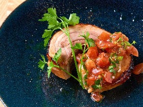 じっくり焼き上げた「塩麹ローストポーク」が絶品！ 発酵食を活かす「隠れ家レストラン」がすごすぎた