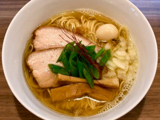 「魚介」オンリーのスープは黄金色！ ジワジワとファン増加中のラーメン店・名古屋『中華そば 実垂穂』