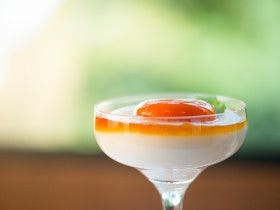 生の「卵黄」をのせた、究極の生プリンが話題のカフェ『しょうゆ・きゃふぇ』