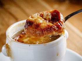 フレンチの名店『オマージュ』の新店は正統派ビストロ！ 浅草『noura（ノウラ）』が瞬く間に人気店に