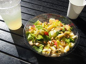 野菜不足を解消！麻布十番のカスタムサラダで自分だけのサラダを