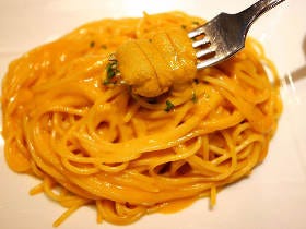 ウニを思いっきり食べられる幸せ！ 濃厚なウニのトマトクリームパスタを体験できる贅沢イタリアン 