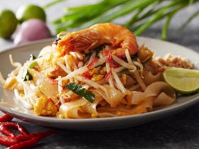 もちもち激うま「パッタイ」が東京駅で食べられる！ 本場タイ風焼きそば「パッタイ」専門店オープン