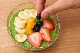 外側を大きいもの、内側に小さいものを盛るとバランスが良い。