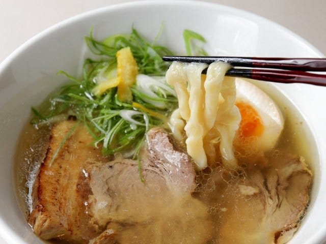 クセになる超極太麺！もちもち麺＆滋味深きスープの新コラボ・京都『自家製粉石臼挽き小麦 洛中その咲』