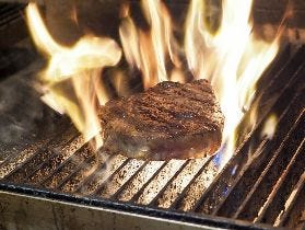 【青山】肉がウマい『THE BURN』が話題沸騰！ 実力派 米澤文雄シェフのグリルレストラン