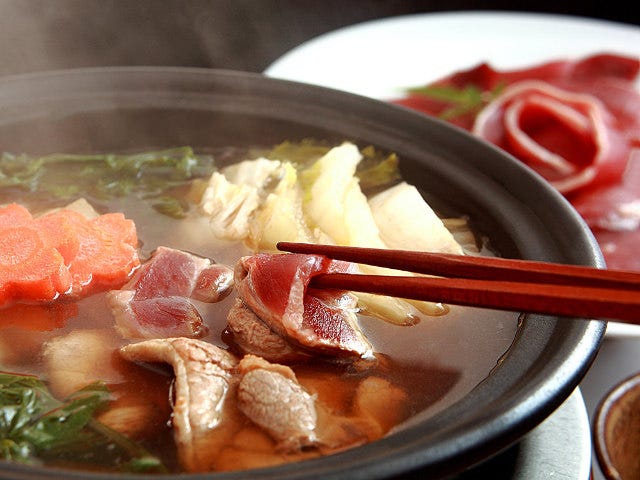 【日本料理の基礎知識】なぜ「鶏肉＝かしわ」「猪肉＝ぼたん」「馬肉＝さくら」と呼ぶのか？