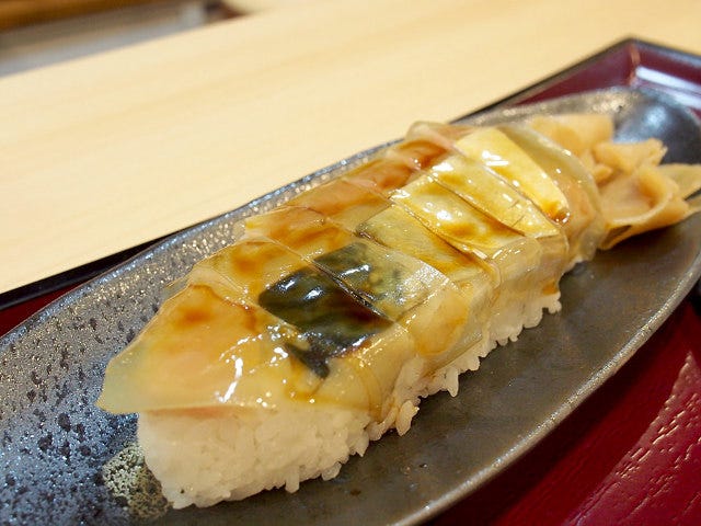 【寿司好きは知っておくべき名店】大阪を代表する寿司「バッテラ」発祥の店