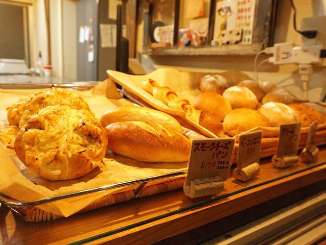 パン屋なのに夜だけ営業、しかも行列！ 大人気カフェにもパンを卸す実力派のパン屋とは？