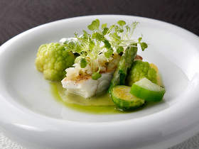 カラフルな色彩のアートのような一皿に感動！名フレンチ『エラン ミヤモト』でコースのストーリーを楽しむ