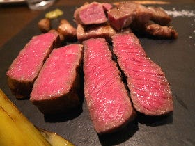 和牛、豚、羊、鴨...広尾で超お得な、悶絶の「豪快肉ランチ」