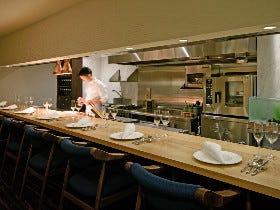 メニューはその日に決まる！ 究極のカウンターフレンチ『ロランジュ』で、そのライブ感を体験せよ【札幌】