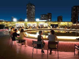 ビールのつまみは都会の夜景！ 絶品グルメもそろう、都内でオススメの「夜景が見えるビアガーデン」5選