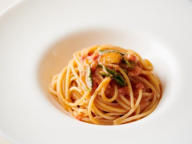 パスタの調理法をプロが伝授！詳しい手順で定番「フレッシュトマトのスパゲッティ」がマスターできる！
