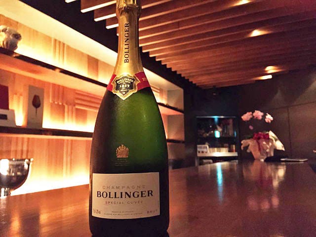 007を気取って飲む、力強いシャンパーニュ