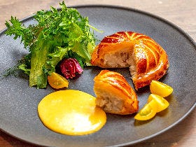 3つの味に変化する「魔法のソース」に感動！ 正統派に見えて実はユニークなカジュアルフレンチが誕生